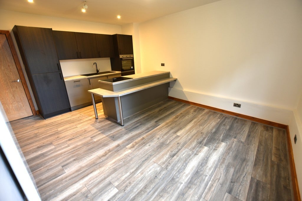 Flat Brackley Street in Farnworth
