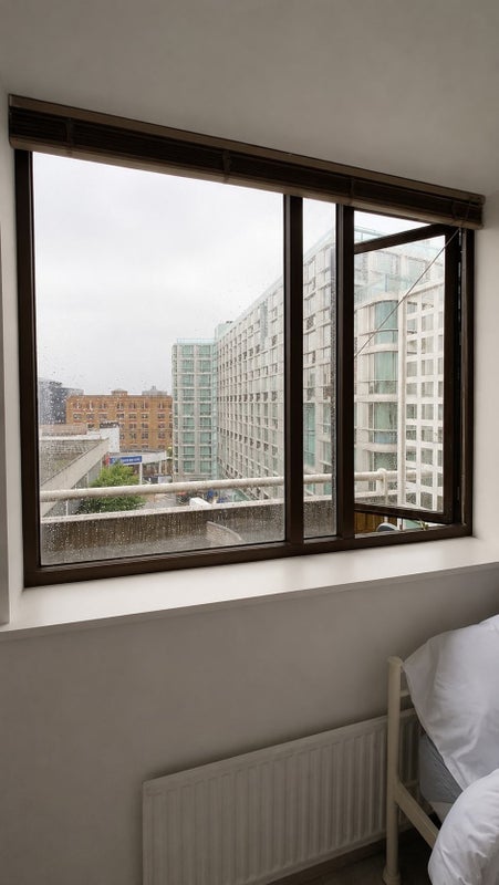 Room Warwick Road in Greater London