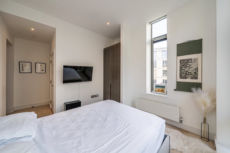 Flat Clapham Road in Greater London