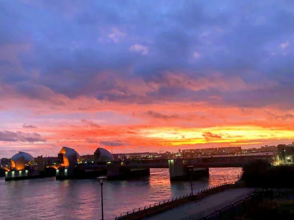 Flat Wards Wharf Approach in Greater London