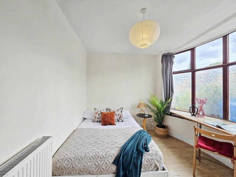 Room Leighbrook Road in Manchester
