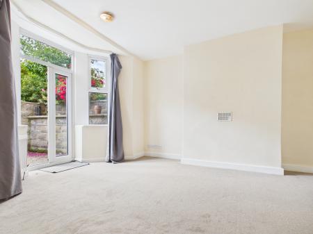Flat Cheltenham Mount in Harrogate