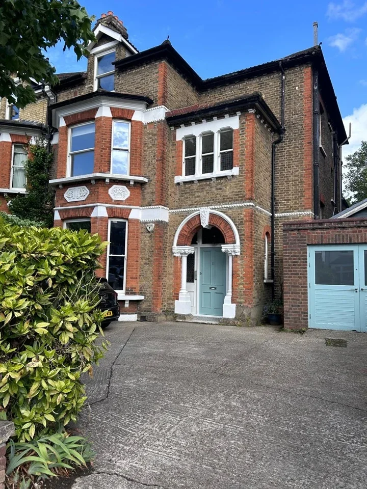 Flat Earlsfield Road in Greater London