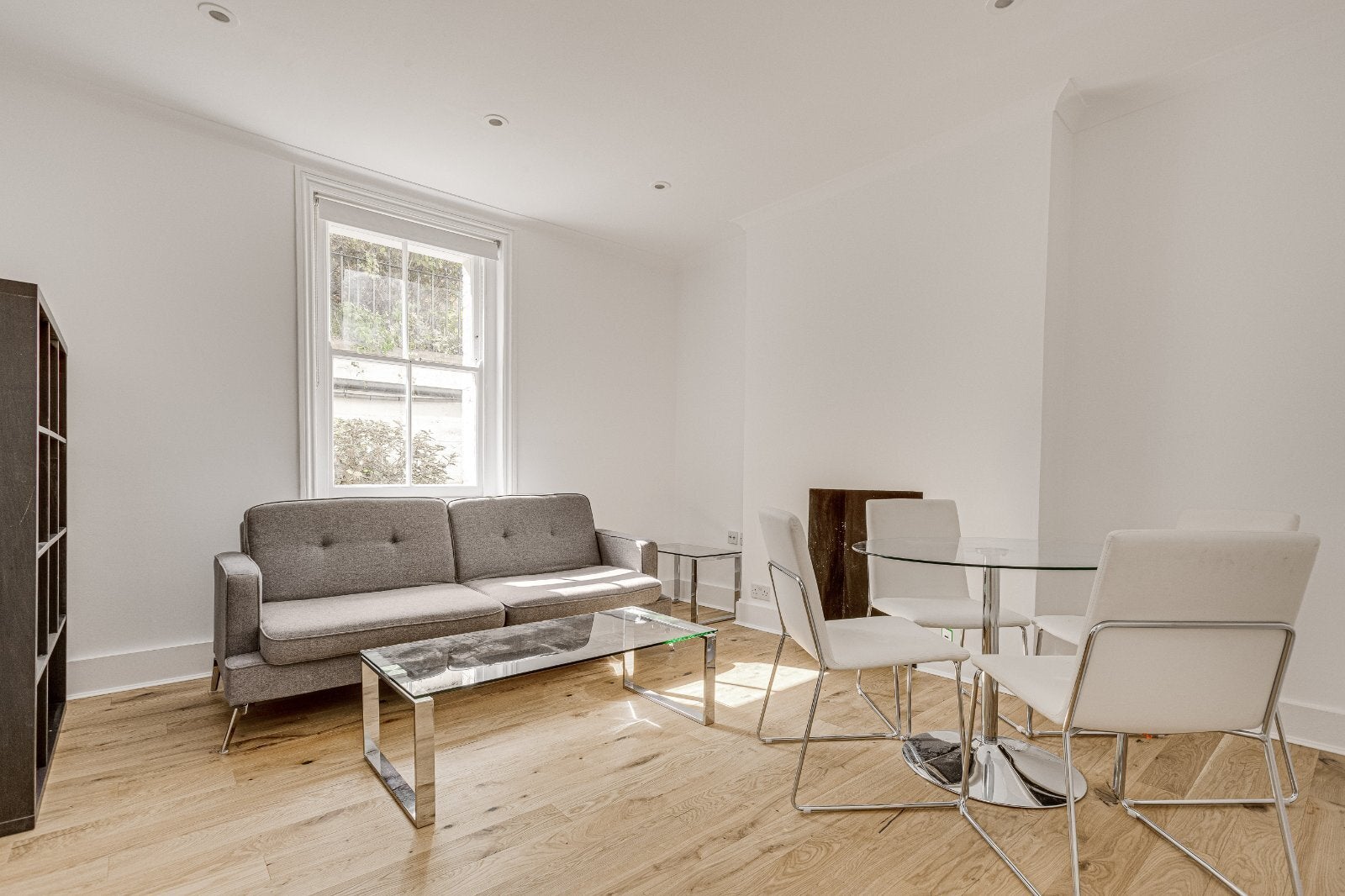 Flat Queen's Club Gardens in Greater London