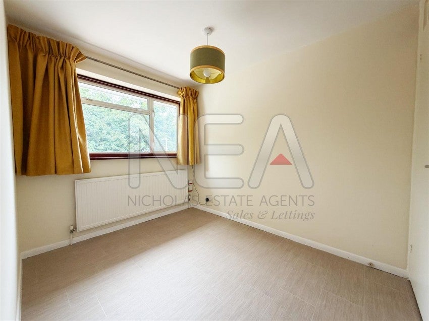 House Knighton Close in Reading