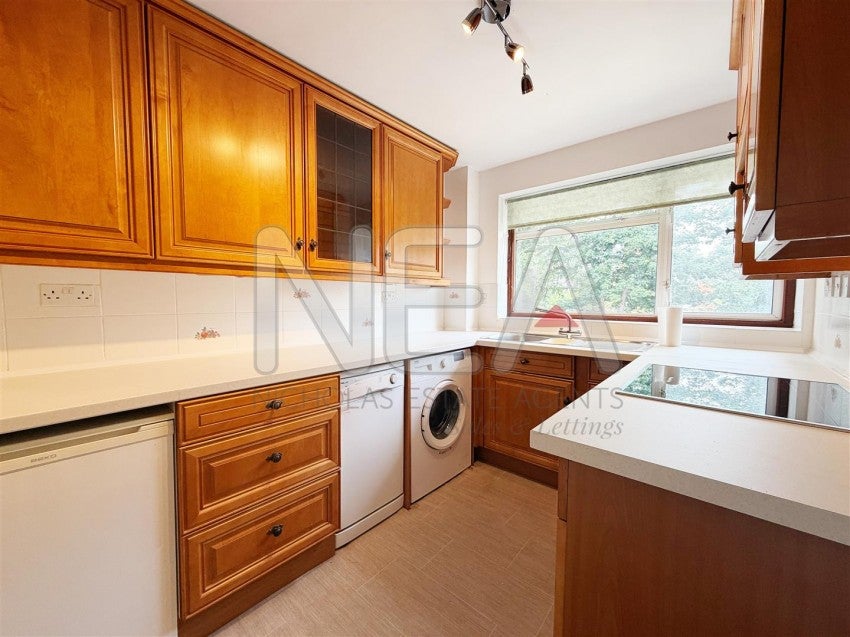 House Knighton Close in Reading