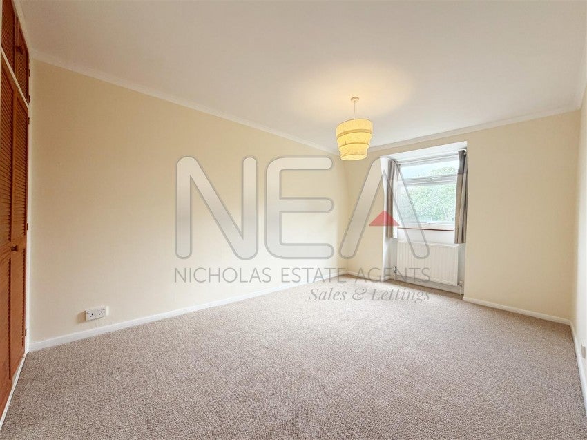 House Knighton Close in Reading