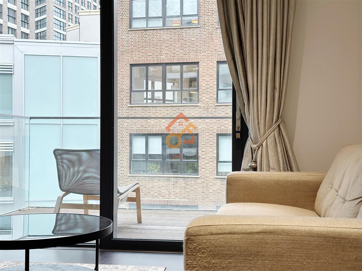 Flat Alie Street in Greater London