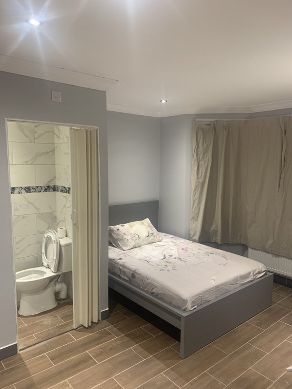 Room Capstone Road in Bournemouth