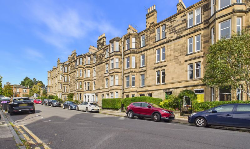 Flat Falcon Gardens in City of Edinburgh