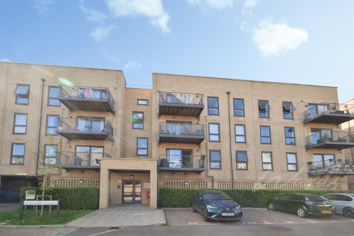 Flat Starboard Crescent in Gillingham