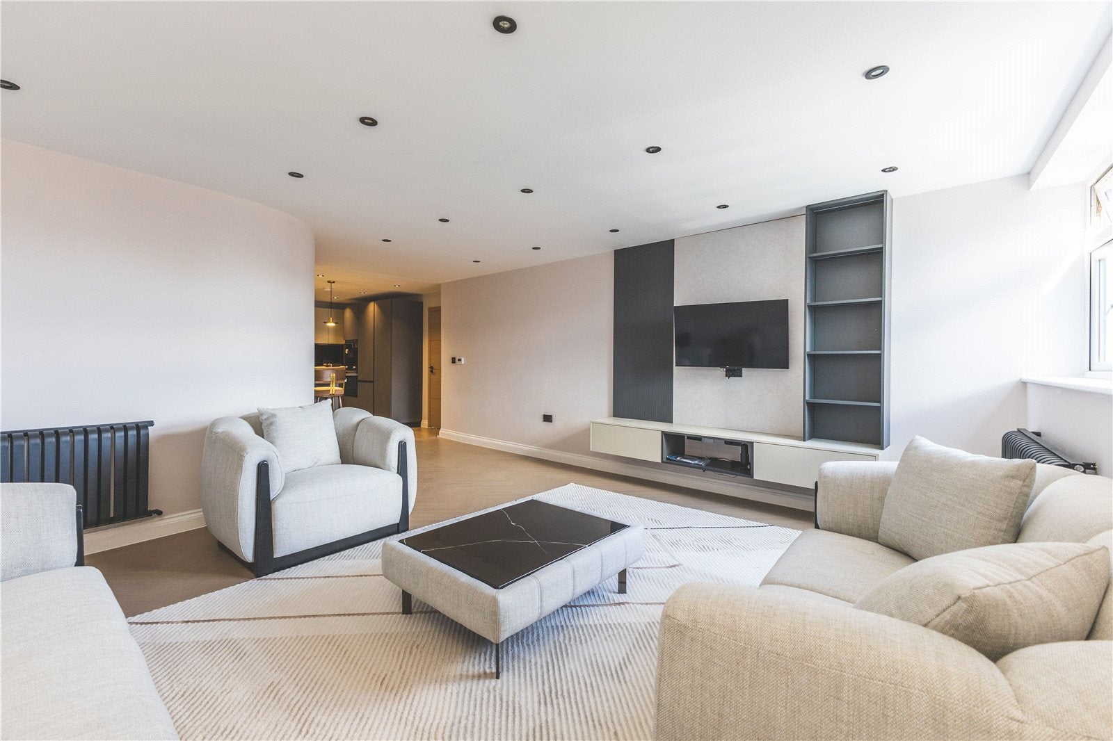 Flat Philpot Street in Greater London