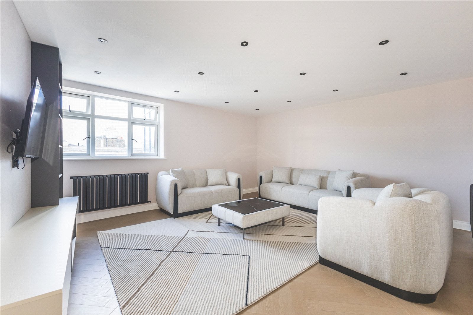 Flat Philpot Street in Greater London