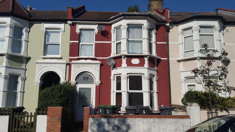 Flat Lausanne Road in Greater London