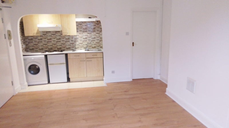 Flat Lausanne Road in Greater London