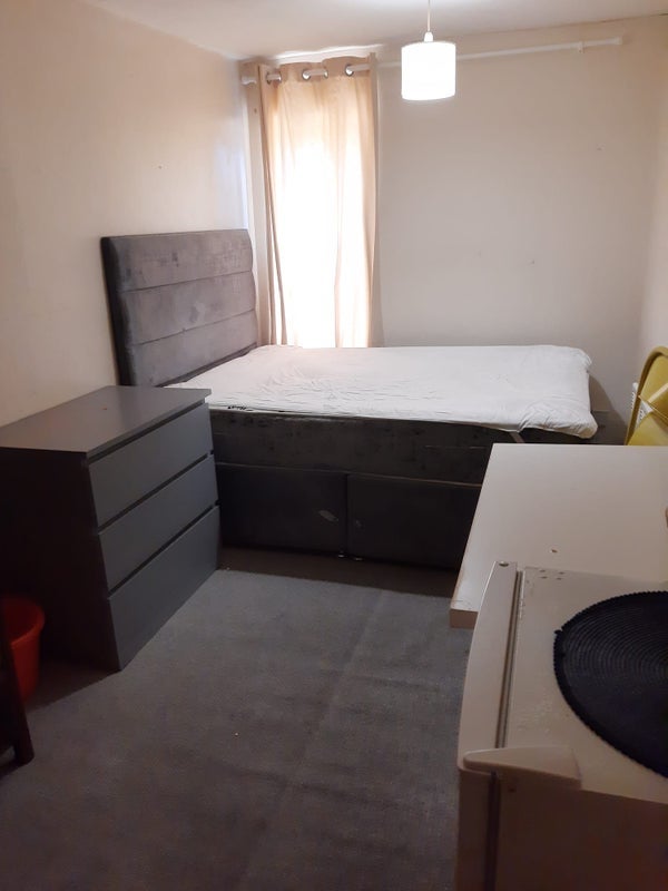 Room Knight's Hill in Greater London
