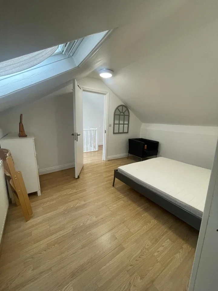 Flat Josephine Avenue in Greater London