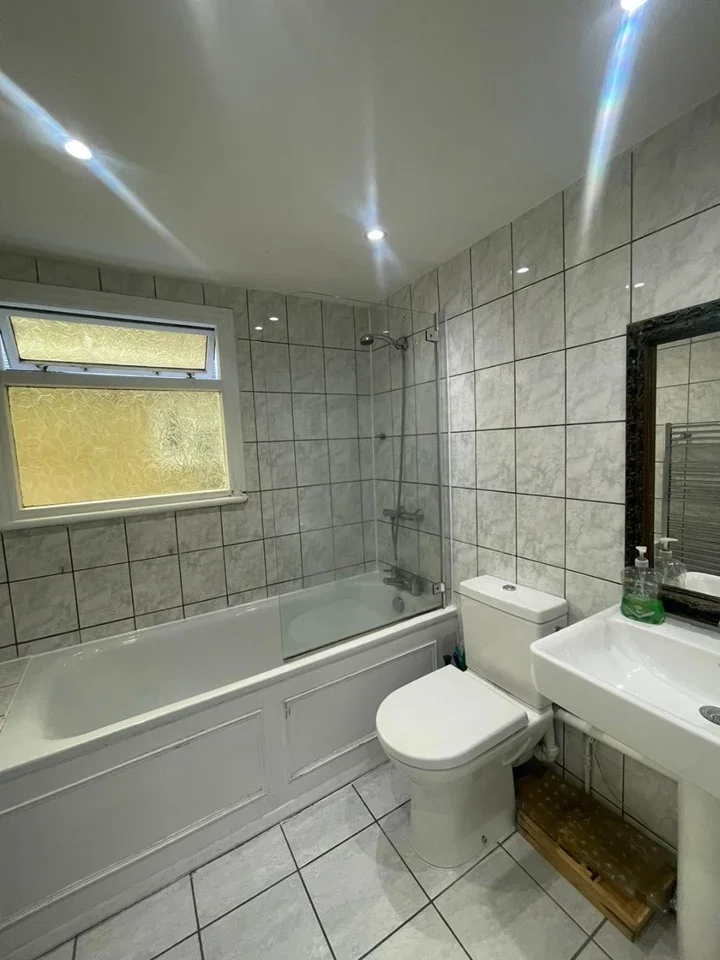 Flat Josephine Avenue in Greater London