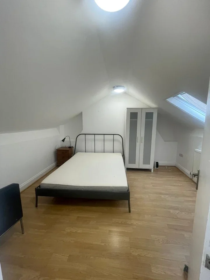 Flat Josephine Avenue in Greater London
