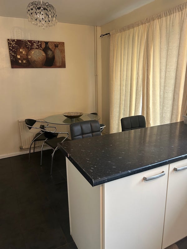 Room Sheppard Road in Bristol
