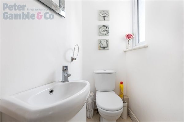 Room Central Road in Greater London