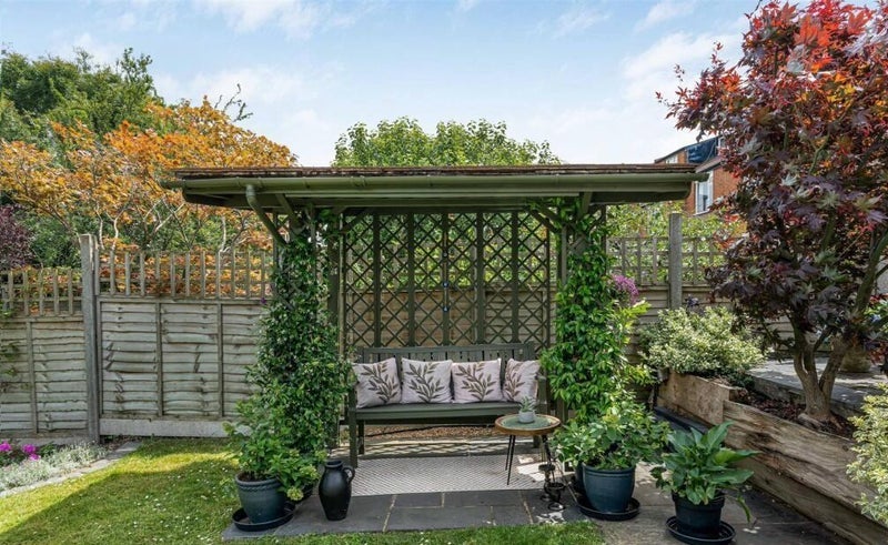Room Green Dragon Lane in Greater London