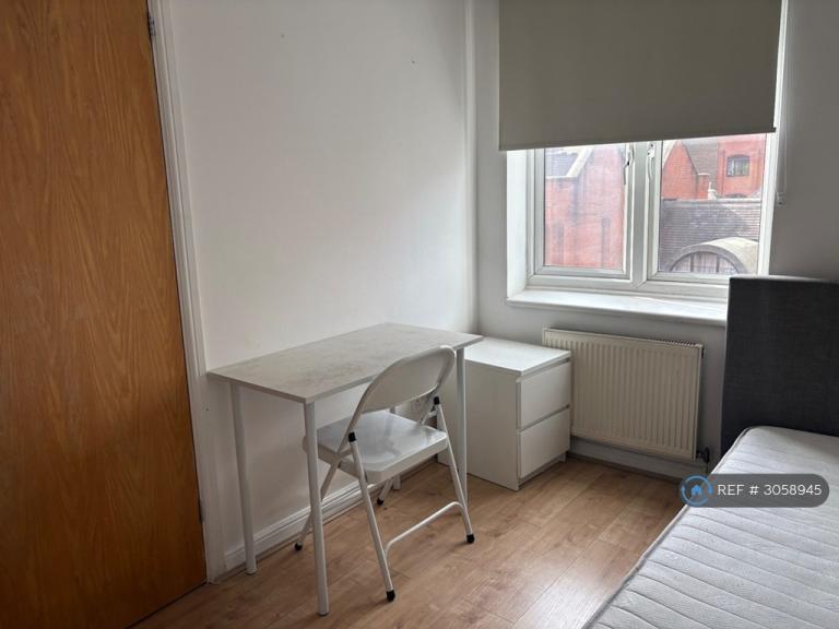 Flat Spert Street in Greater London
