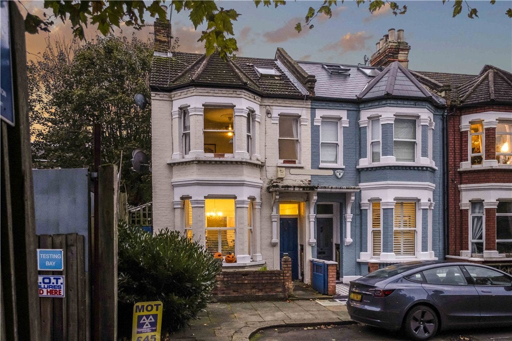 Flat Rockland Road in Greater London