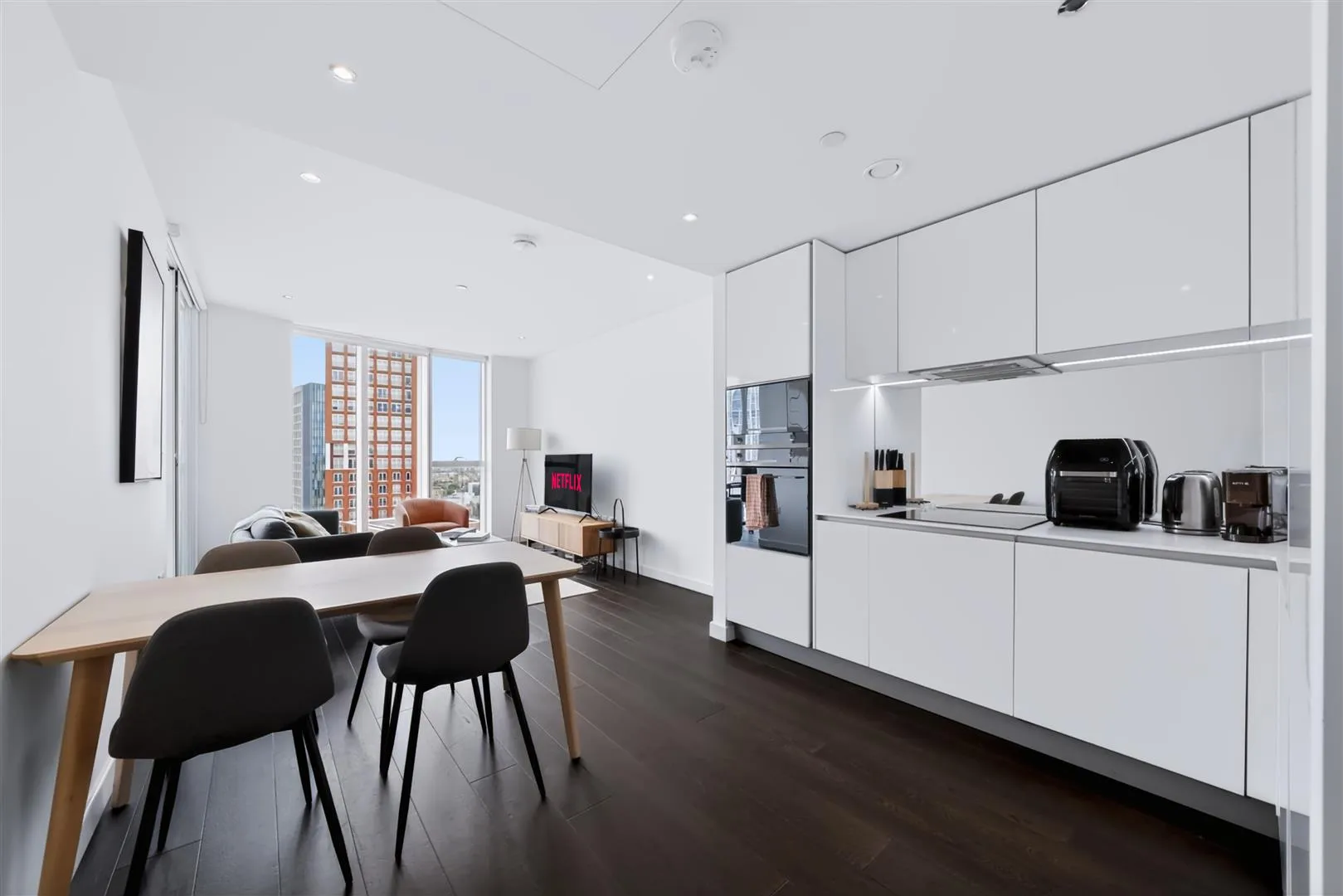 Flat Wyvil Road in Greater London