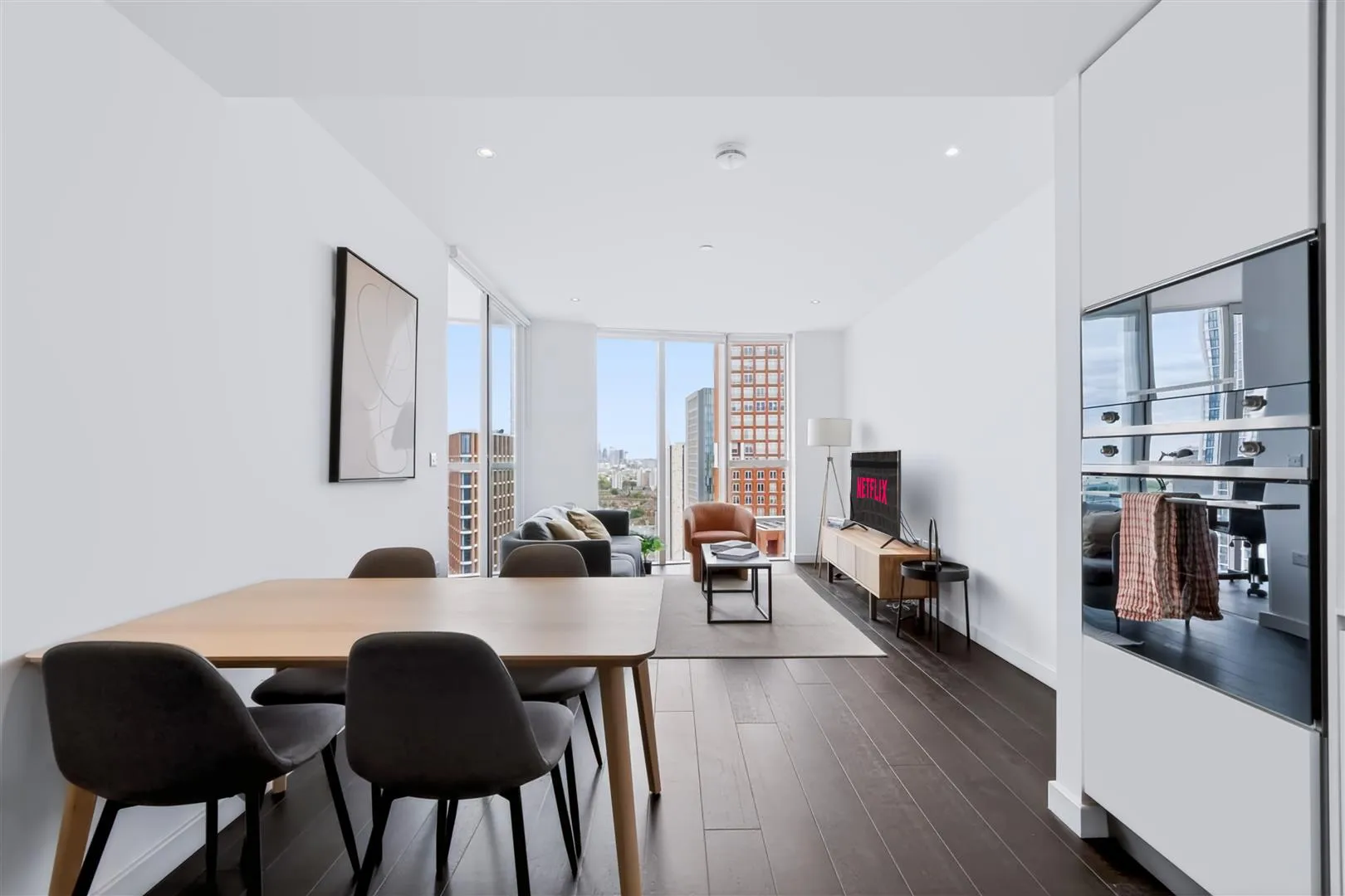 Flat Wyvil Road in Greater London