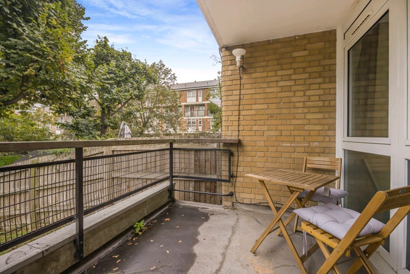 Flat St Leonard's Road in Greater London