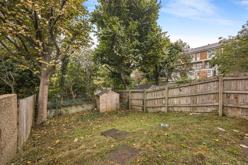 Flat St Leonard's Road in Greater London