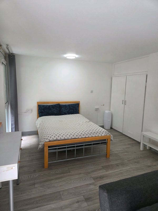Flat St Leonard's Road in Greater London