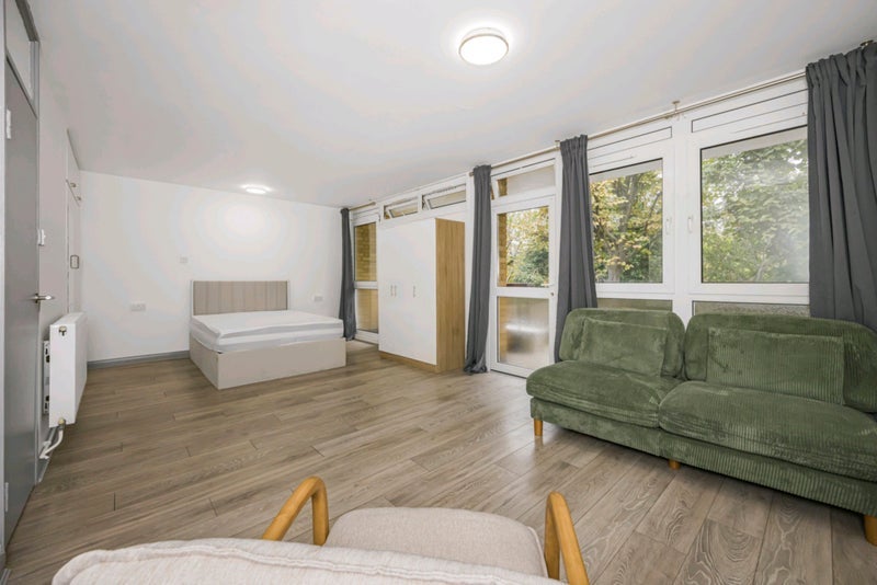 Flat St Leonard's Road in Greater London