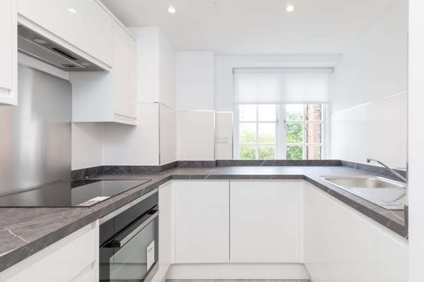 Flat Pickard Street in Greater London