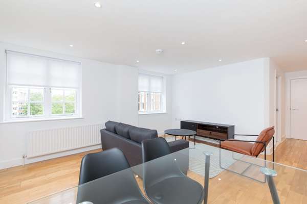 Flat Pickard Street in Greater London