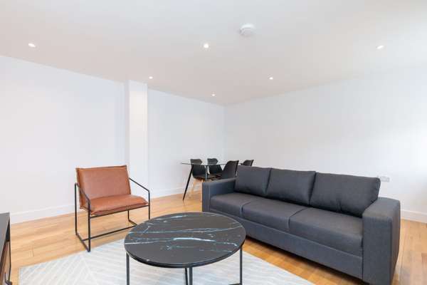 Flat Pickard Street in Greater London