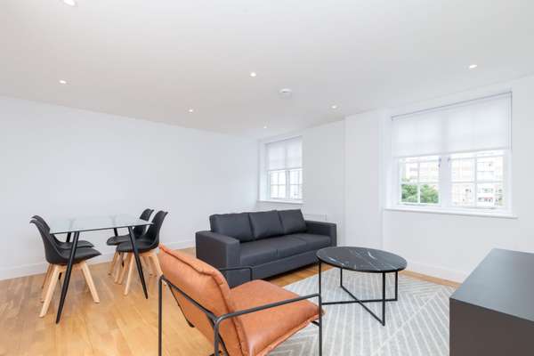 Flat Pickard Street in Greater London