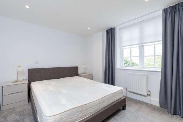 Flat Pickard Street in Greater London