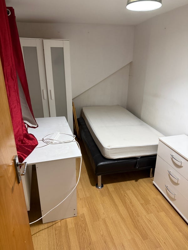 Room Howard's Road in Greater London