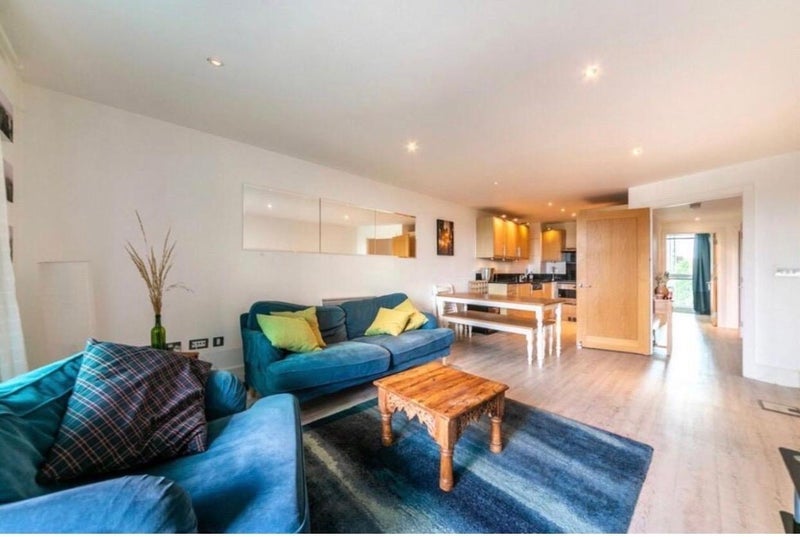 Room Wandsworth Road in Greater London