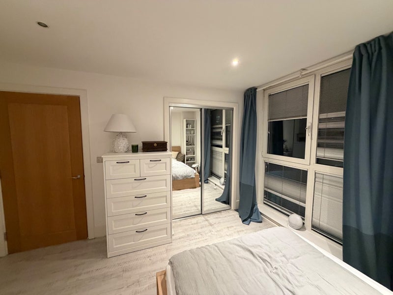 Room Wandsworth Road in Greater London