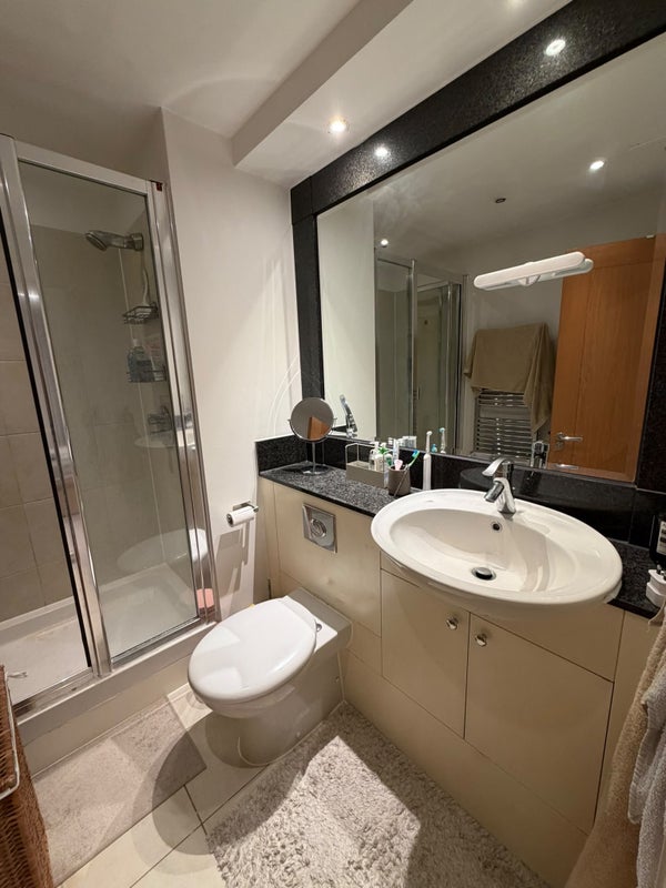 Room Wandsworth Road in Greater London