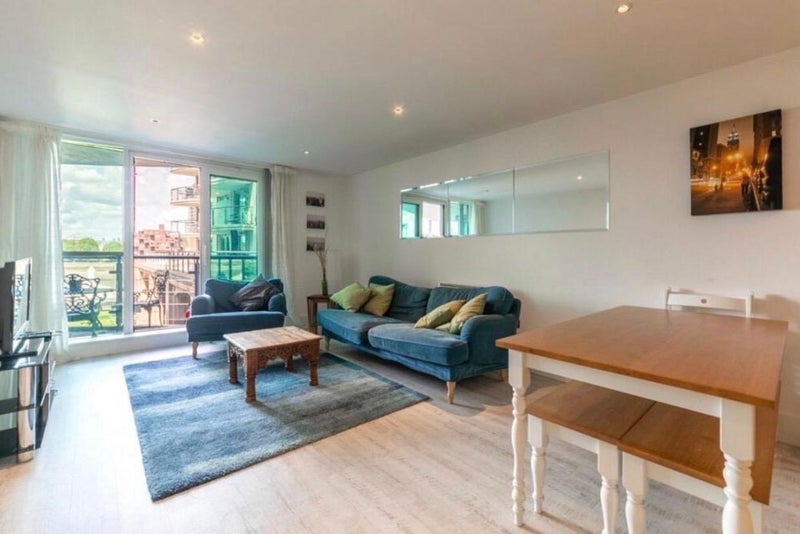 Room Wandsworth Road in Greater London
