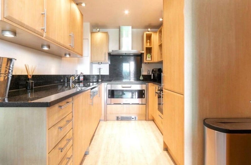 Room Wandsworth Road in Greater London