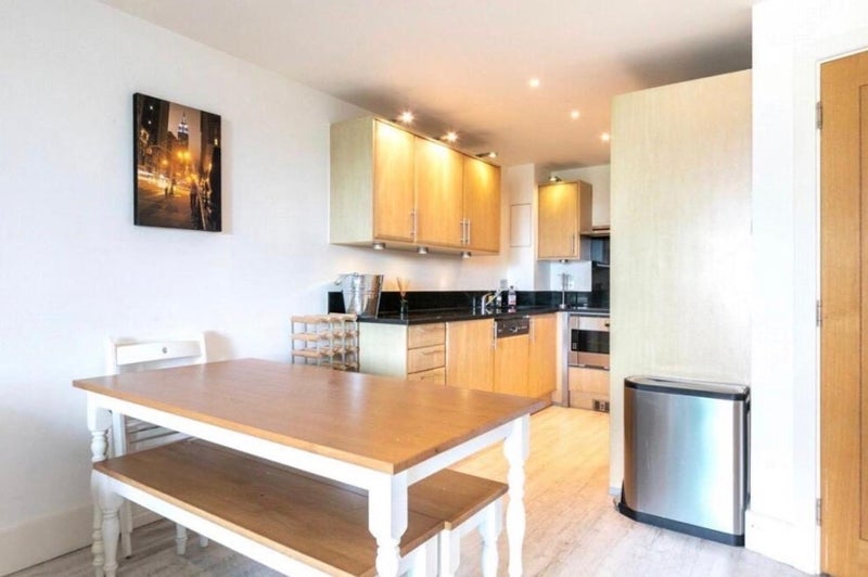 Room Wandsworth Road in Greater London