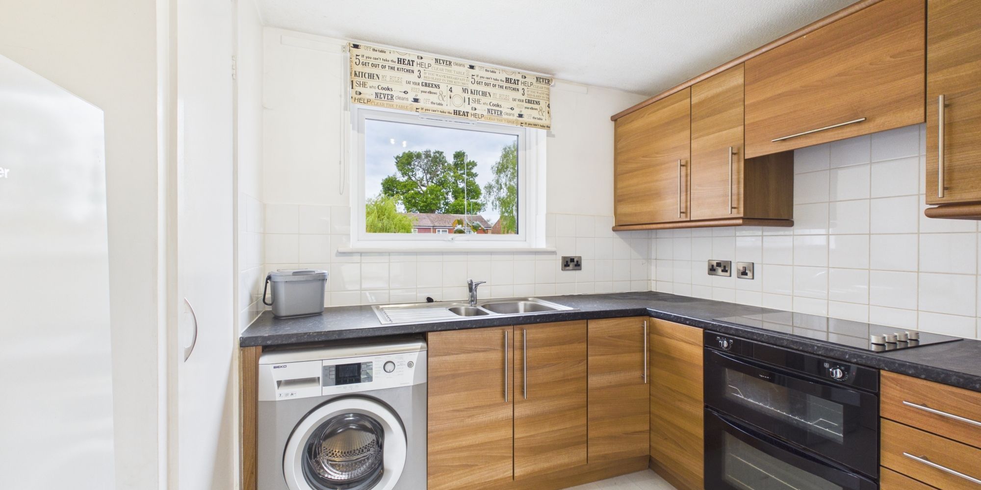 Flat Naldrett Close in Horsham