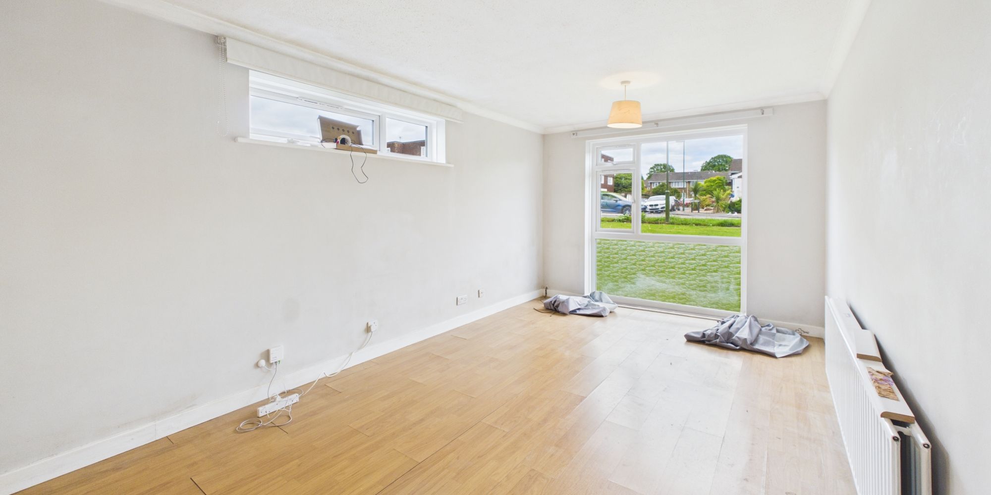 Flat Naldrett Close in Horsham