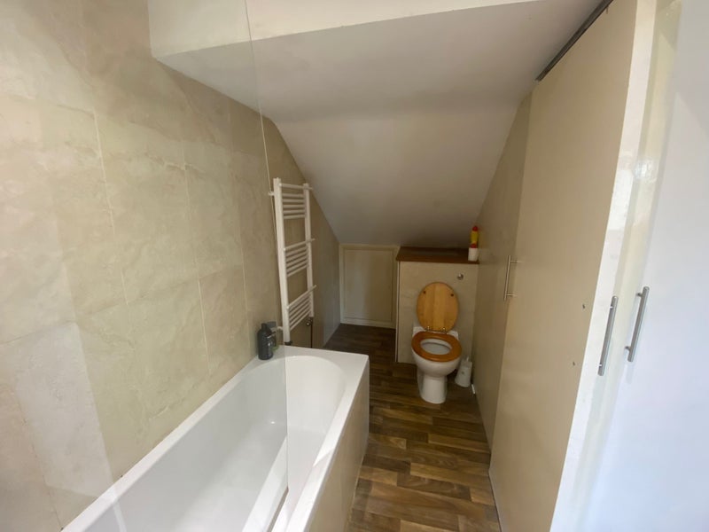 Room Crowther Road in Greater London