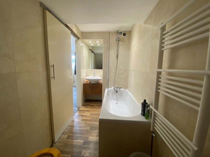 Room Crowther Road in Greater London